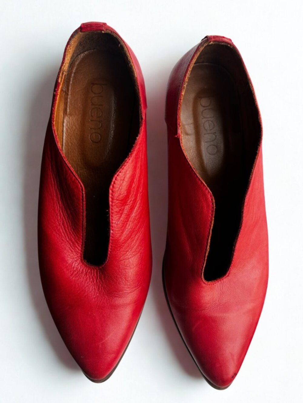 Bueno Wine Red Open Flats